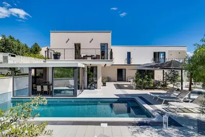 Image de Luxury villa Cecilia with 4 en-suite bedrooms located 250m from the beach in Podstrana, max 8 people