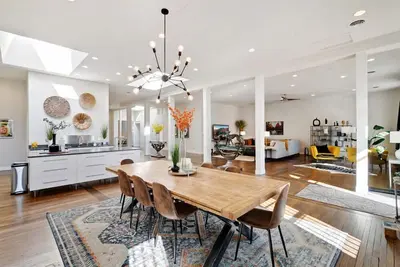 Image de The Penthouse Loft in the Heart of Old Town