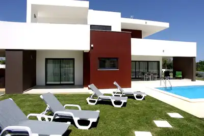 Image de Contemporary Villa W/ Private Pool, Gardens & Private Car Park