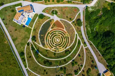 Image de Villa moderne 5 chambres pour 10+1 avec piscine chauffée et grand terrain