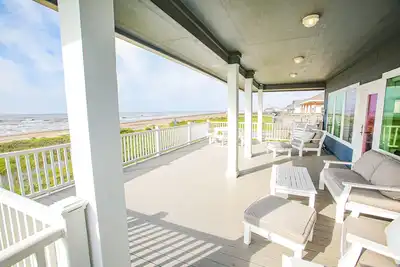 Image de Spectacular 1st Row Beach Front Home ~ Sleeps 16