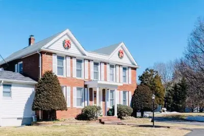 Image de Usna Stay w/ Private Pool, Indoor Soft Hot Tub, King Beds, & Child Friendly Gear