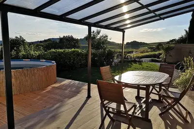 Image de Gîte de charme- Piscine privée, terrasse, jardin