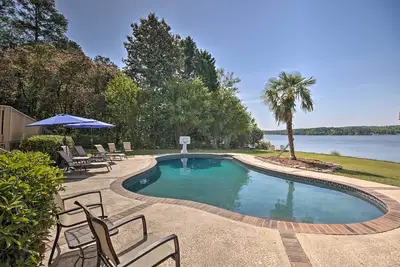 Image de Impeccable Home w\/ Dock & Pool on Lake Wateree!