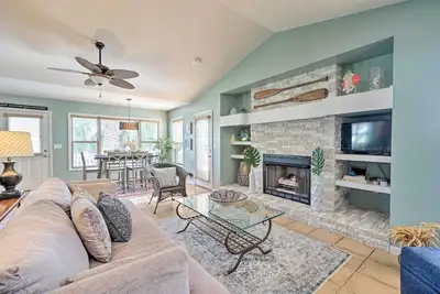 Image de Coastal Hideaway ~ 1/2 Mi to Beach + Boardwalk!