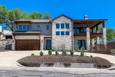 Image de Bright & Spacious Family Home w/ Firepit, Lake Views, Furnished Deck, Free WiFi