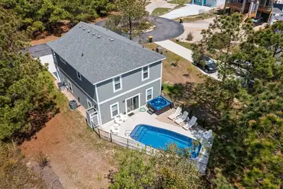 Beachin' Awesome: Saltwater Pool, Spa, Soundside