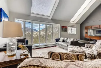 Huge condo in Keystone, sleeps 14, great location