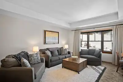 Image de Luxury condo @ resort base: views, pool, hot tub, sauna, gym, bike & hike