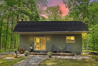 Image de \"Private Retreat\" Cozy, Cabin in the woods