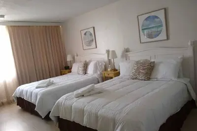 Image de Spectacular Studios, 4 people, on the beach, direct access in Sunny Isles  Beach