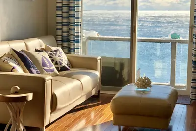 Image de Best spot on the beach. Stylish 2 Br / Ba condo with large decks & amazing views