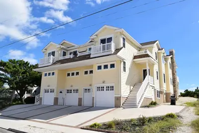 Image de Highly Sought after Townhome! !