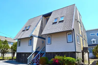Image de Well maintained property located very close to beach and promenade
