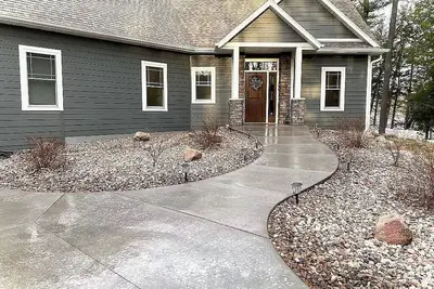 Image de Family Friendly lake home, beach, level lot, fire pit, game room, dog friendly!