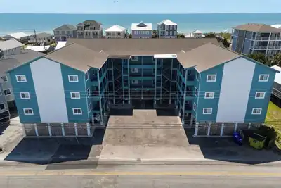 Image de Peaceful View of the ocean less than 2 blocks from the beach