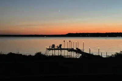Image de Beautiful Saratoga Lake home with gorgeous sunsets and close to downtown