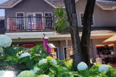 Image de Centrally located to everything Fish Creek has to offer