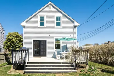 Image de Walk to Beach/Cliff Walk! Fantastic Location! Newport so close! Pets Ok! Deck!
