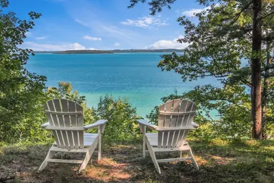 Image de Spectacular West Bay views on 58 wooded acres! 10 mins to downtown Tc