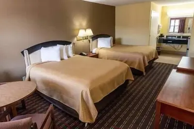 Image de 2 Double Beds Non-Smoking