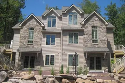 Image de Spacious Vacation Retreat! Relax with Family - Close to Lake, Ski, Raceway