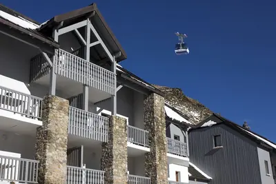 Image de Appart confort, pied des pistes, piscine et sauna.