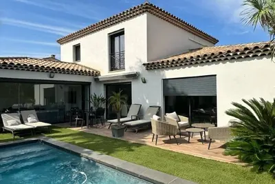 Image de Villa Design Piscine Tout confort à 5 minutes à pied de la plage.