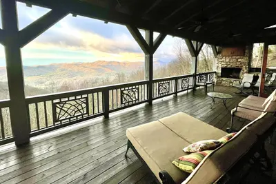 Image de Atop the Highlands-Cashiers Plateau. Pool and Lake Access