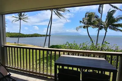 Image de Oceanfront, Ac! , king bed, kayaks, pickleball, and beach stuff all included!