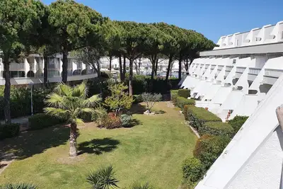 Image de Très joli T2 rénové 33m², clim, 200m plage, vue marina, Port Camargue