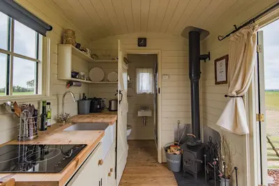Rumwold by Bloom Stays -  a rural shepherds hut sleeping 2 with amazing views!