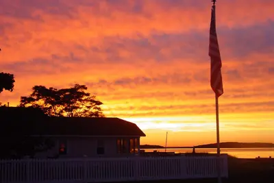 Image de September Sag Harbor Private Beach On Noyac Bay Spectacular Views