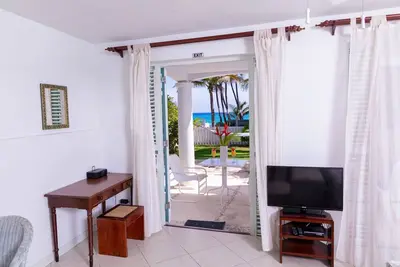 Image de Inchcape Seaside Villas right on Silver Sands Beach - Coconut Studio