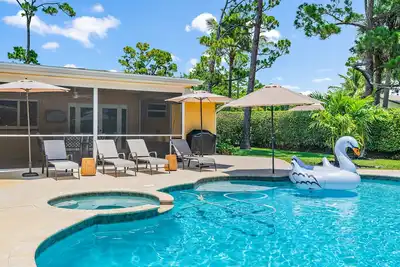 **4\/3 Pool Home w\/ Private Backyard, 3 mi to Beach!