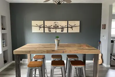 Image de Hang out at The Hangar! Newly remodeled, beautiful home, fully furnished.