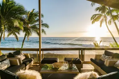 Image de New Listing! Direct Oceanfront! Walk to Beach! Magical Sunsets!