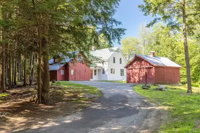 Image de Large Modern Farmhouse on top of the hill! 2 Miles from Stowe Village