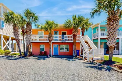 Image de Wonderful Family House on Waterway w/Free WiFi, Private W/D, Ac, Dock, Patio