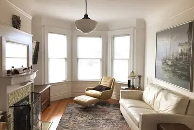 Image de Bright and Beautiful Cole Valley Penthouse in a Charming Edwardian