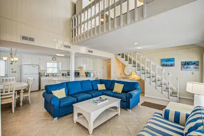 Image de Oceanfront family escape with lovely views, private beach walkway & deck seating