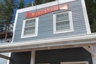 Image de The Mercantile at Mad Peak Lodging, sleeps up to four.