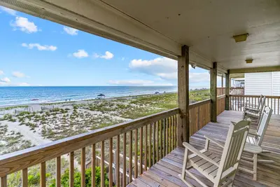 Image de Large & Spacious Oceanfront House w/Free WiFi, Private W/D, Central Ac, Patio