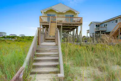 Image de Oceanfront house with fireplace, central Ac, W/D & outdoor shower - dog-friendly