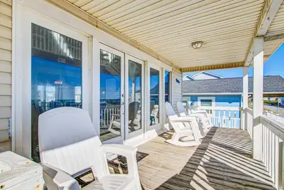 Image de Beautiful Ocean-View Home on Waterway with Boat Dock, WiFi, Outdoor Shower & Ac
