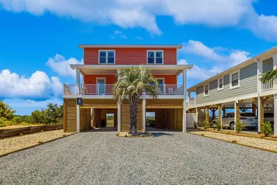 Image de Sun-Filled House w/Free WiFi, Private Washer/Dryer, Central Ac, - Steps to Beach