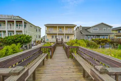 Image de Oceanfront Home with Private Walkway to Beach, 2 Ocean-View Sun Decks & WiFi