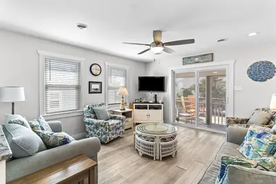 Image de Lovely Family House Close to Waterway & Beach w/Free WiFi, Central Ac, W/D, Deck