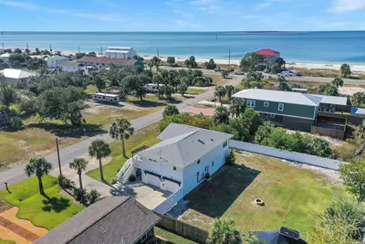 Image de Beachview, Two Kitchens, Fire Pit ~ Anchored Inn