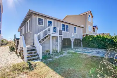 Image de Oceanfront Screened Porch with Private Beach Boardwalk, WiFi, Ac, Outdoor Shower